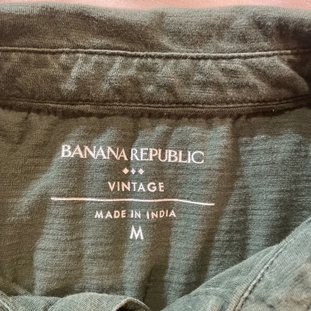 Banana Republic Olive‎ Green Men's Shirt, Size Medium